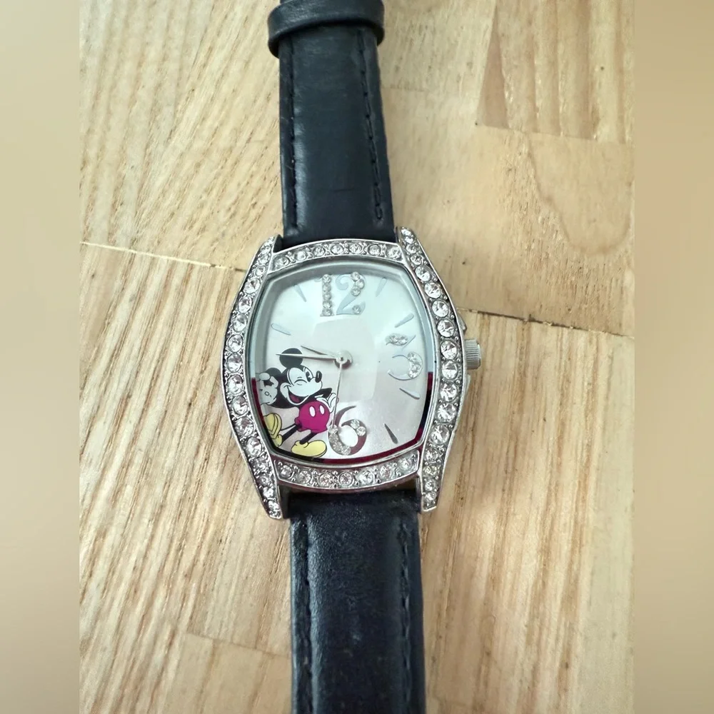 Disney SII Seiko ladies silver tone Mickey Mouse crystal watch NEW BATTERY
